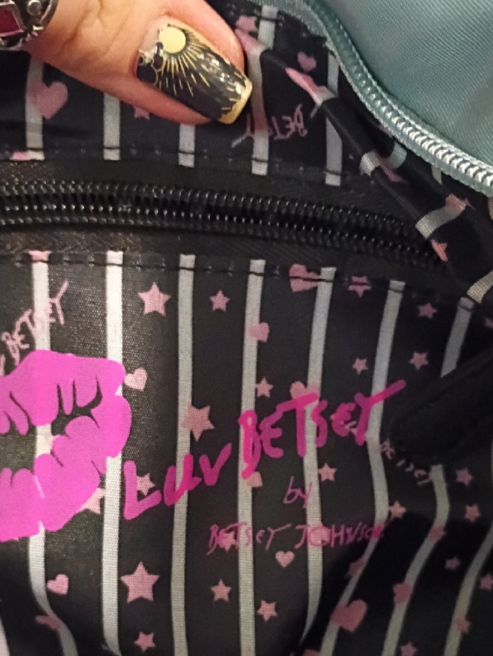 Betsey Johnson Quilted Light Gray Tote Bag - Picture 3 of 4